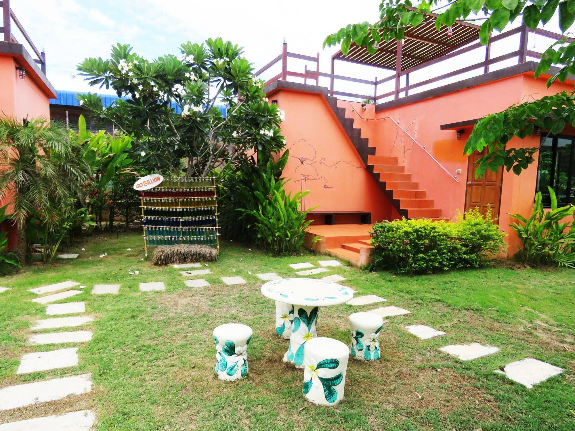 10 Billion Resort Samut Songkhram Buitenkant foto